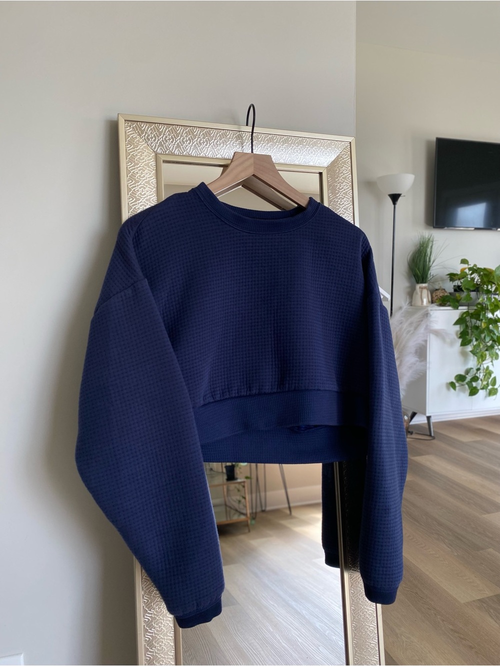cropped nike sweatshirt size small